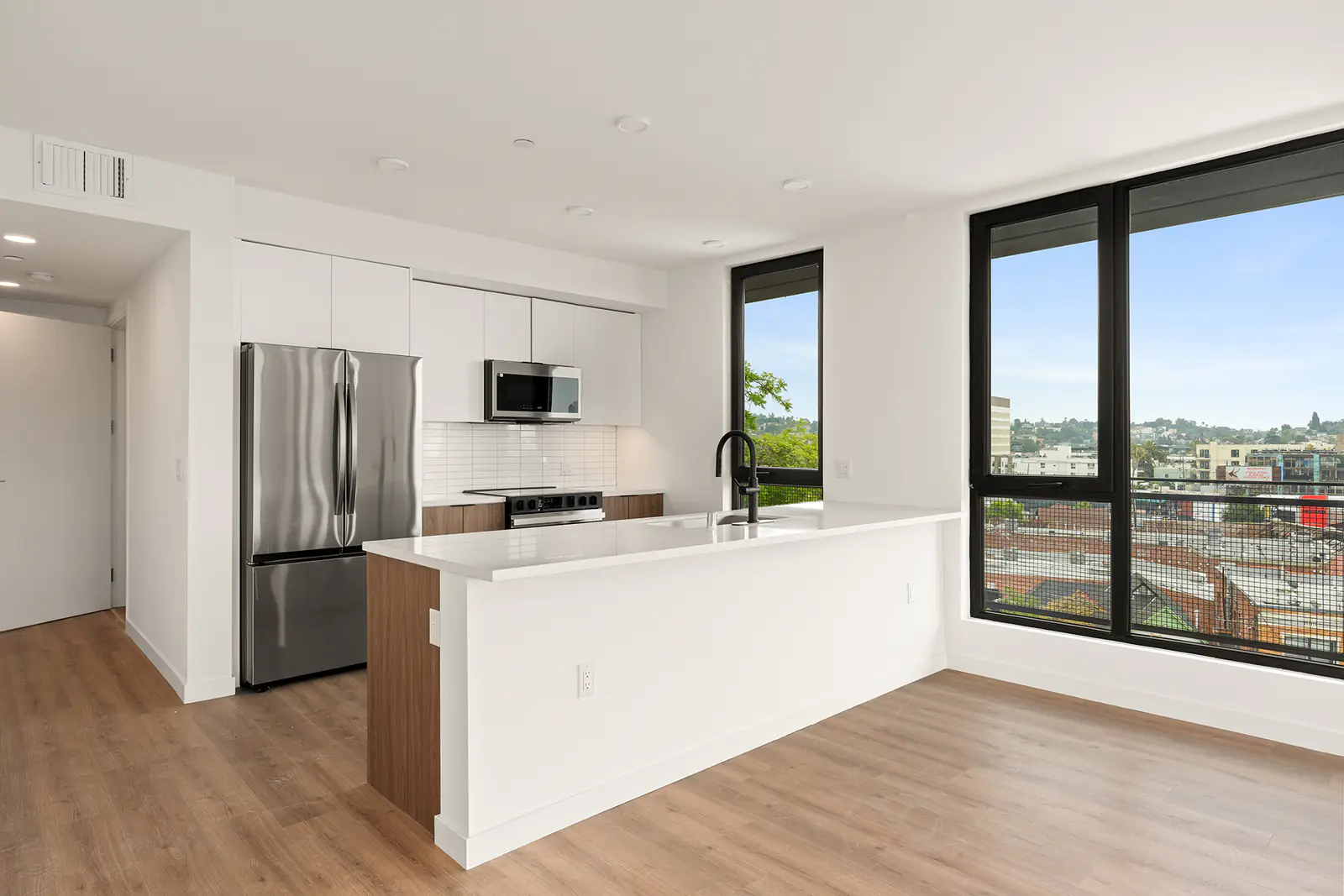 1 Bedroom Apartment Kitchen and Dining
